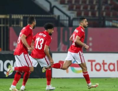الأهلى يستعيد صدارة الدورى بالفوز بثلاثية على البنك الأهلى 