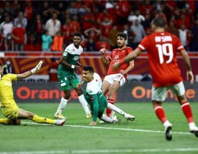 الاهلىوالرجاء المغربي أثناء المبارة 