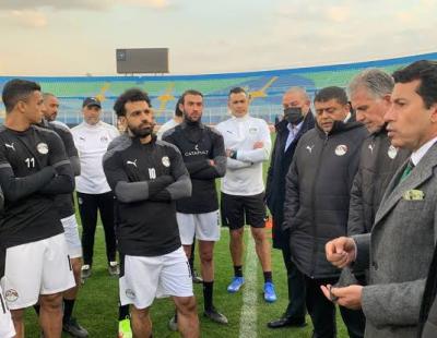إستعدادا لمواجهة السنغال زير الشباب والرياضة يؤازر منتخب مصر