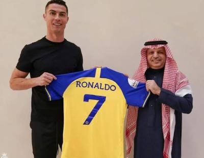 رسمياً.. كريستيانو يوقع للنصر السعودي برقم خيالى لمدة موسمين 