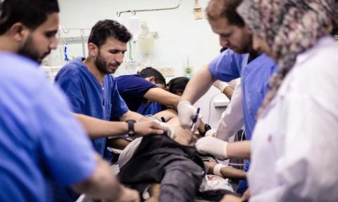 الوضع المأساوي في غزة: أطباء بلا حدود يدقون ناقوس الخطر