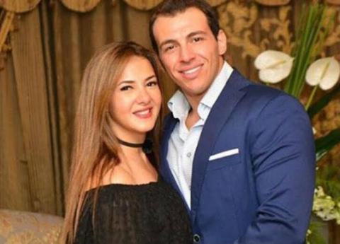 رامى رضوان يوجه رسالة رومانسية لزوجته بعد عودتها فى إحتفالية ذوى الهمم