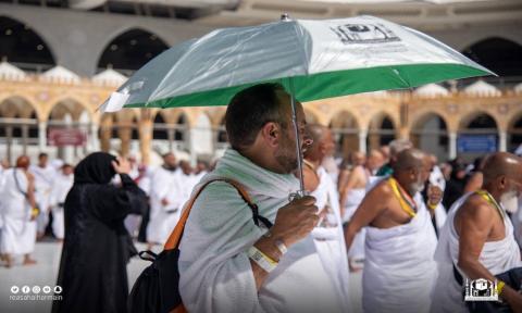 التحذيرات الصحية لضيوف الرحمن من ضربات الشمس والإرهاق الحراري