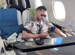 بسبب صورة الدولارات .... محمد رمضان يستجيب للتبرع بعد إستفزاز الجمهور 